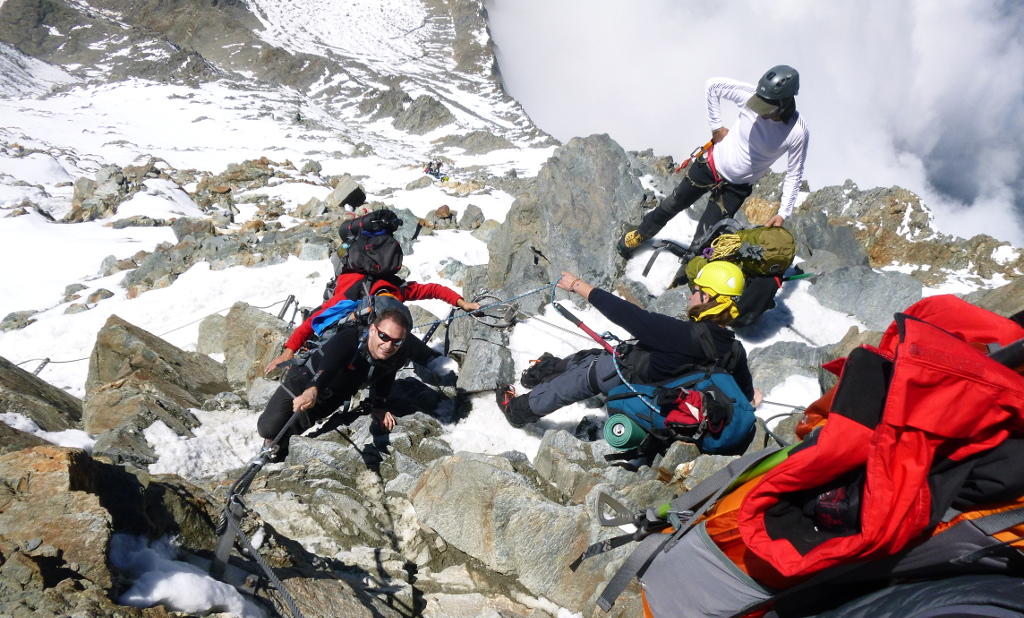 Vrchní část legendárního Velkého Kuloáru, 3800 m n.m. Klasická cesta na Mont Blanc.